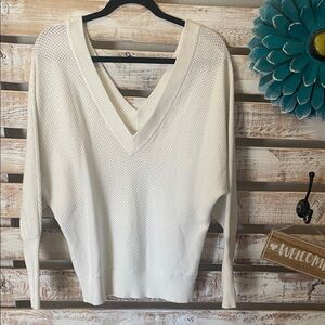 Express Brand Chic Cream Knitted V-Neck Sweater Size XS